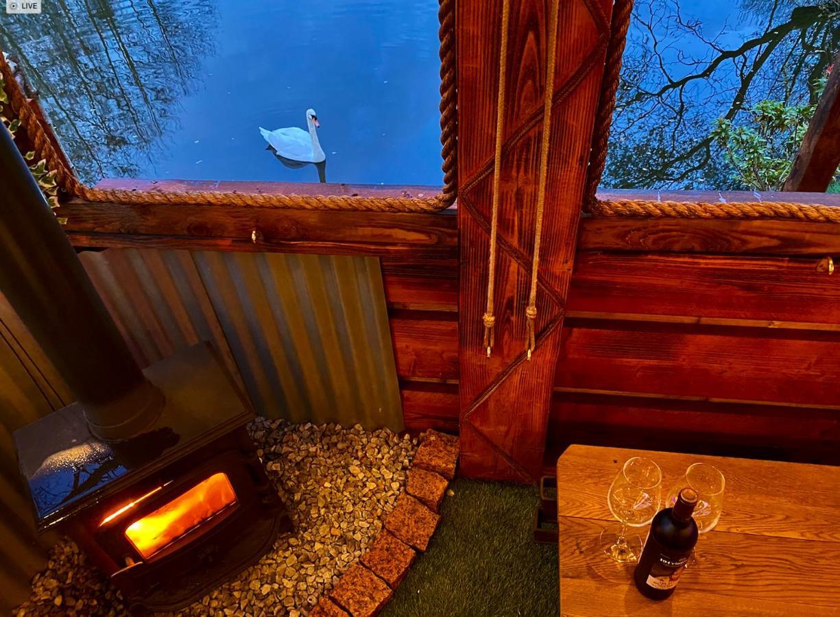 The Hideaway At Four Seasons Glamping Apartment Southport Bagian luar foto